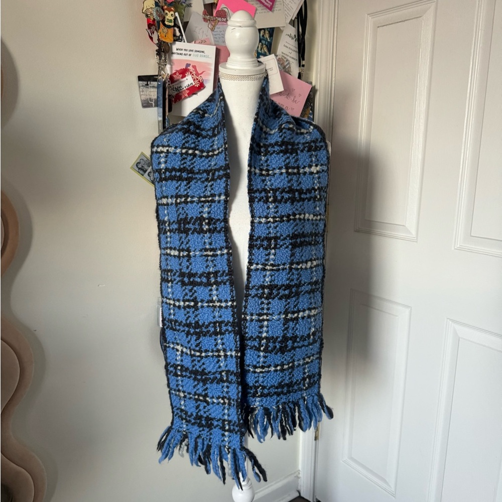 100% wool Banana Republic Blue Plaid Fringe Scarf